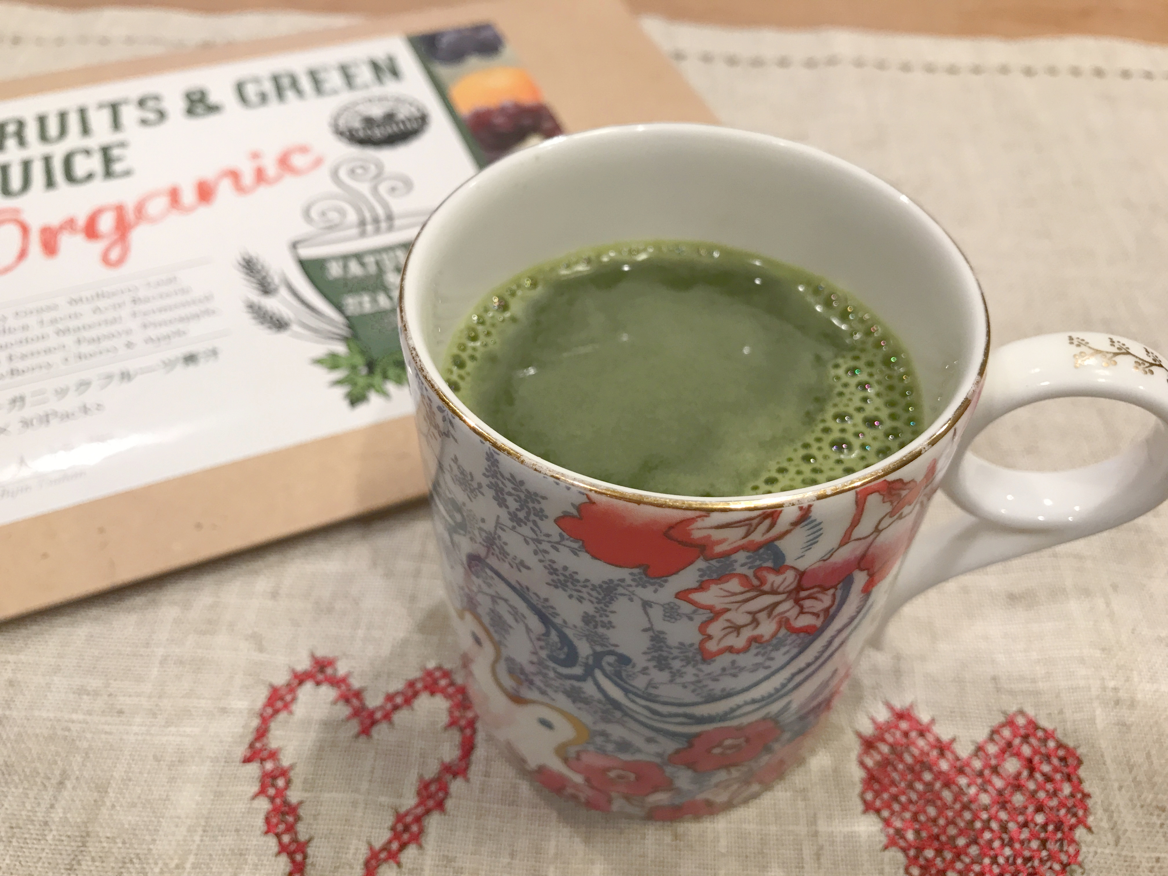 夕食断食中のオーガニックフルーツ青汁